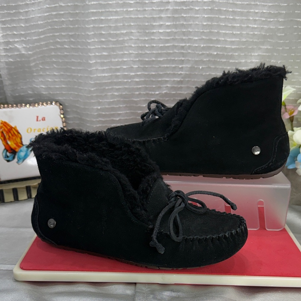 (K1) UGG ALENA Children's Moccasin Black Suede Slippers Youth Size 2